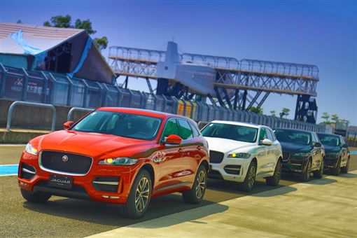美洲虎进军SUV！跑车型休旅JAGUAR F-Pace.jpg