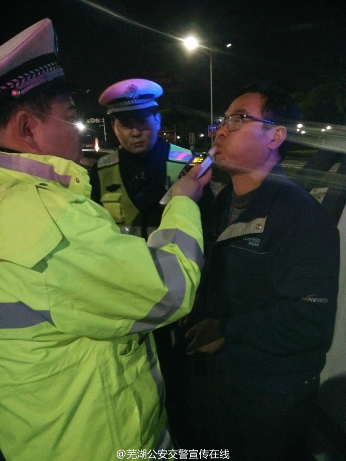 芜湖查获一外籍男子酒驾严重交通违法行为.jpg