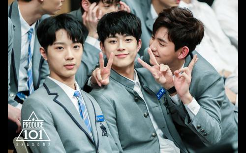 Trouble Maker男男版！ 赖冠霖贴柳善皓“隔空摸大腿“