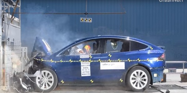 怎么撞就是五颗星！特斯拉Model X荣获美国“最安全SUV“殊荣（图／翻摄自NHYSA）