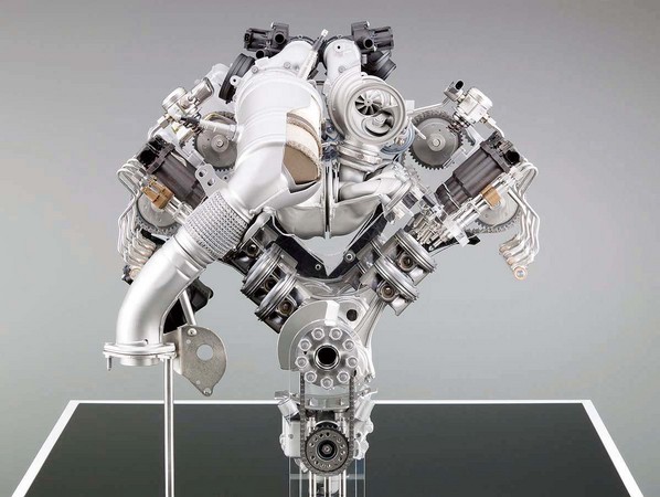 ▲▼    引擎排列型式◆V型引擎