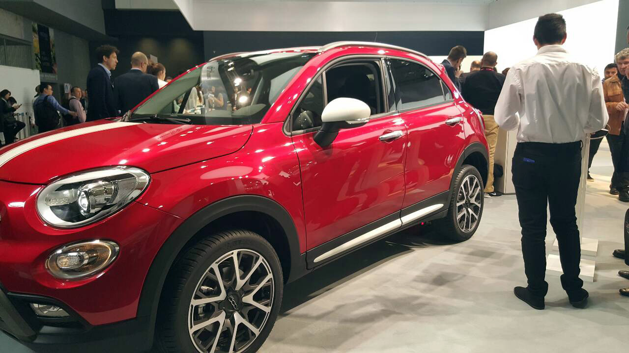 MWC 2016／一秒变智慧车！三星推亲民的 Connect Auto